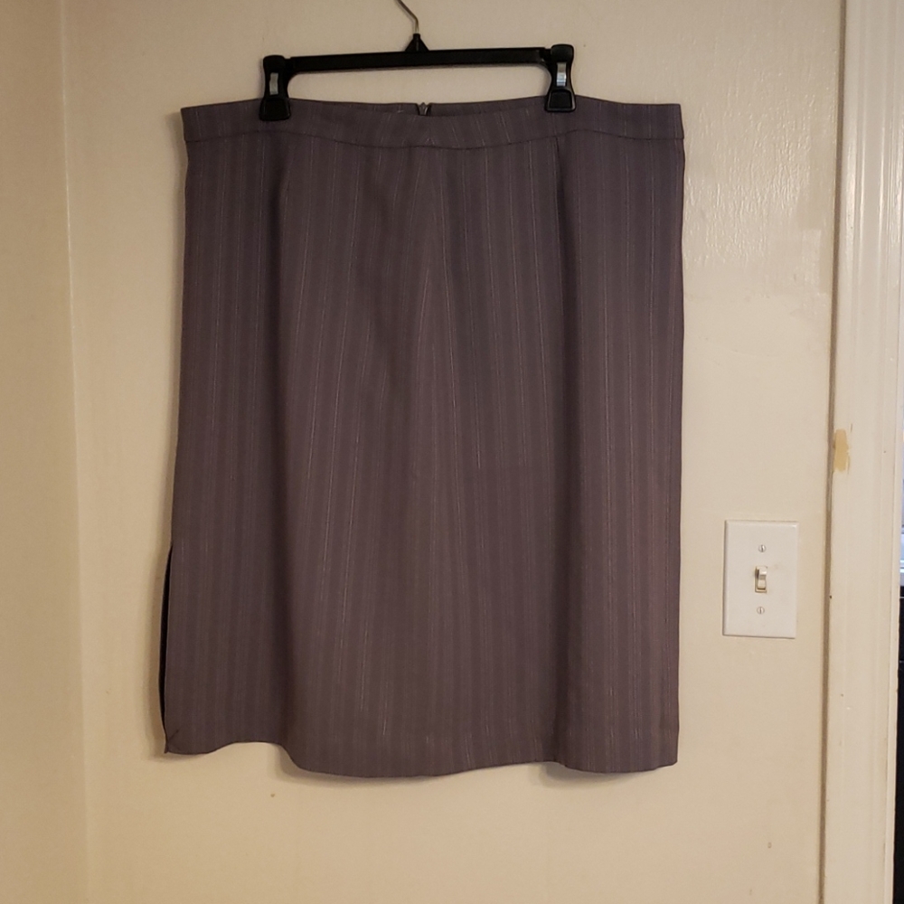 NWT Covington Grey Pinstripe Skirt